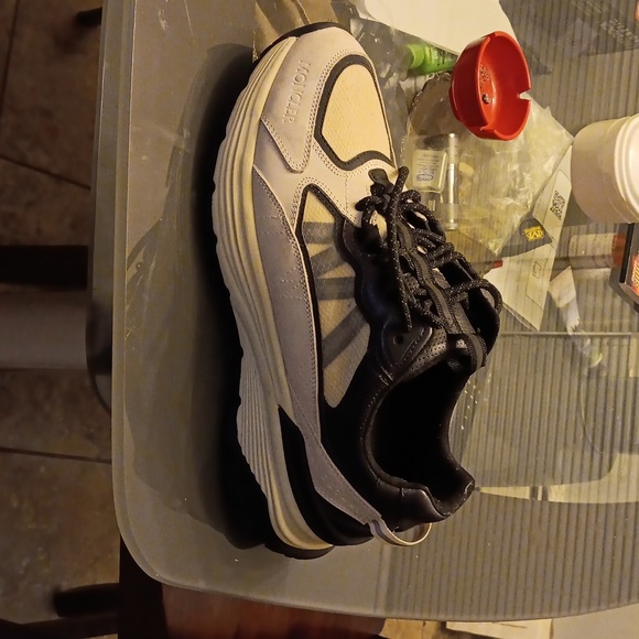 Shoes - Picture 1 of 3